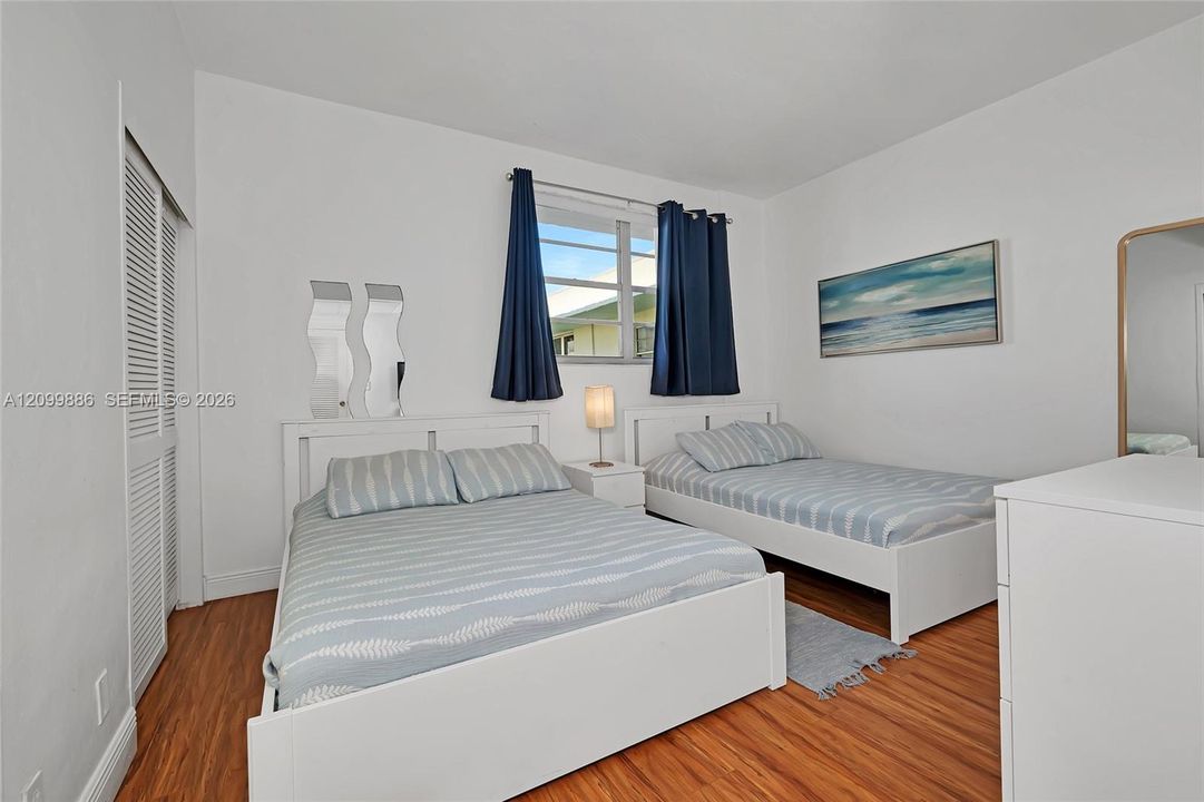 For Sale: $450,000 (1 beds, 1 baths, 812 Square Feet)
