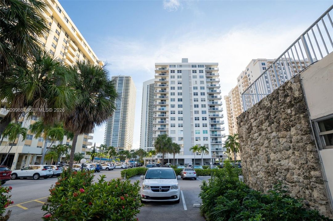 For Sale: $359,000 (2 beds, 2 baths, 1200 Square Feet)