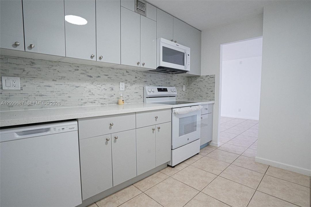 For Sale: $359,000 (2 beds, 2 baths, 1200 Square Feet)