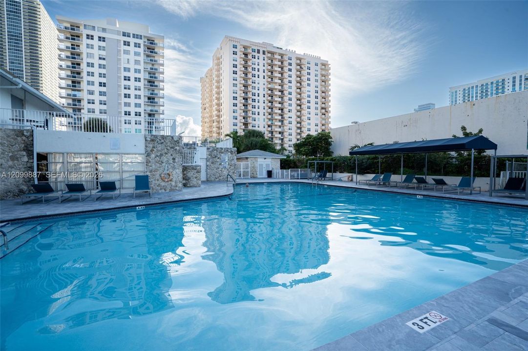 For Sale: $359,000 (2 beds, 2 baths, 1200 Square Feet)
