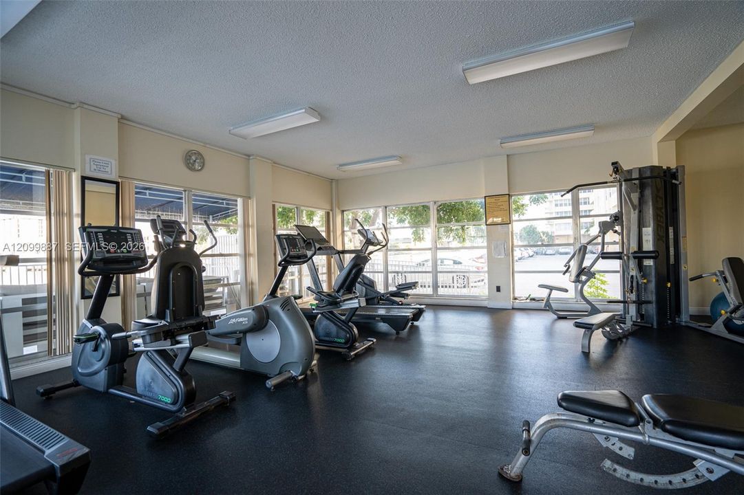 For Sale: $359,000 (2 beds, 2 baths, 1200 Square Feet)