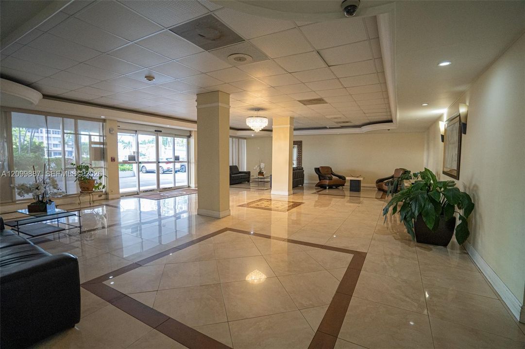 For Sale: $359,000 (2 beds, 2 baths, 1200 Square Feet)