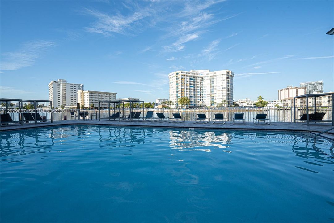 For Sale: $359,000 (2 beds, 2 baths, 1200 Square Feet)