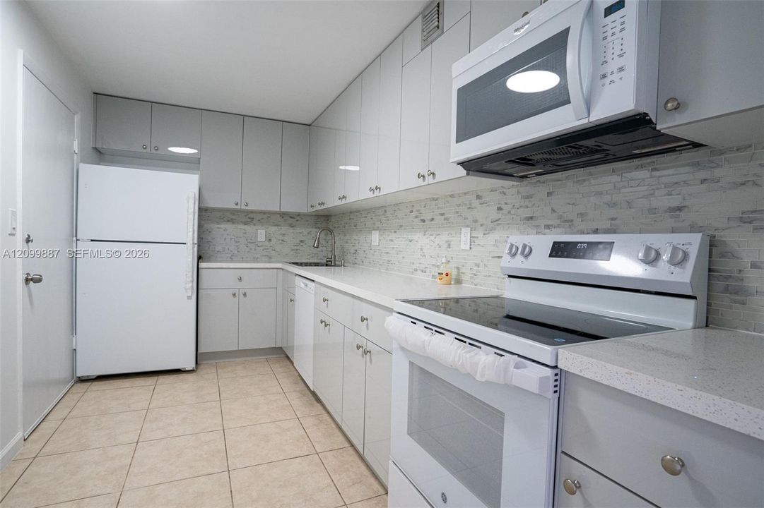 For Sale: $359,000 (2 beds, 2 baths, 1200 Square Feet)