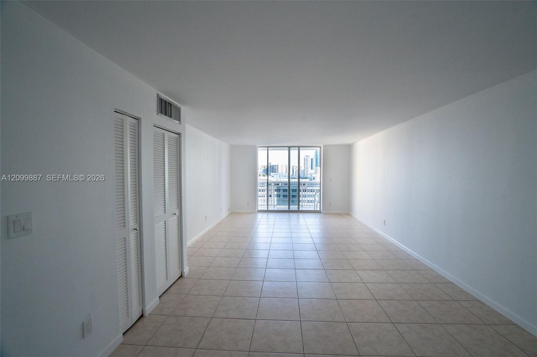 For Sale: $359,000 (2 beds, 2 baths, 1200 Square Feet)