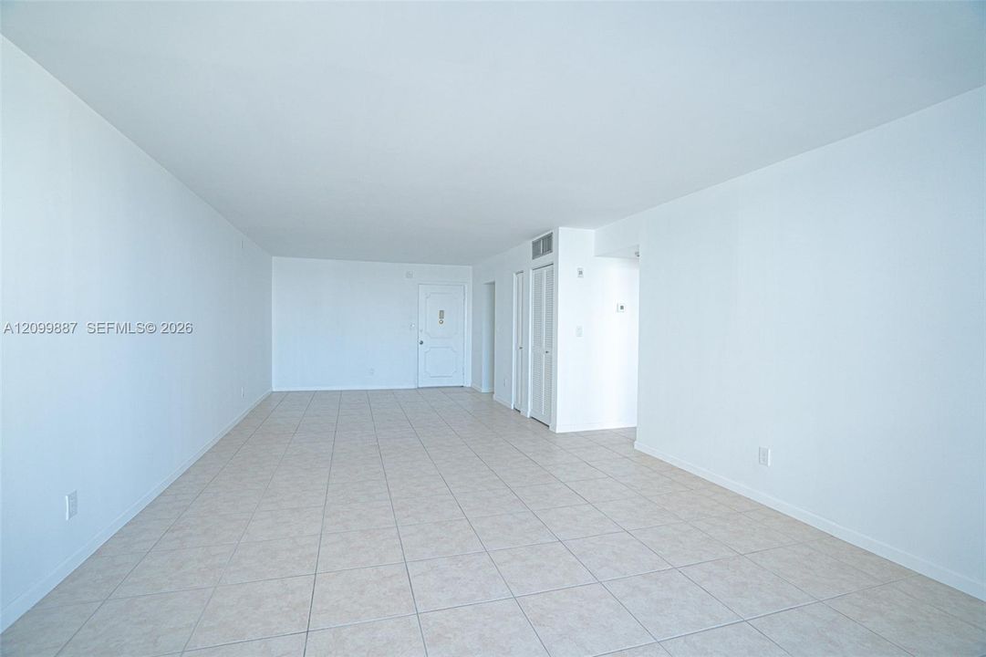 For Sale: $359,000 (2 beds, 2 baths, 1200 Square Feet)
