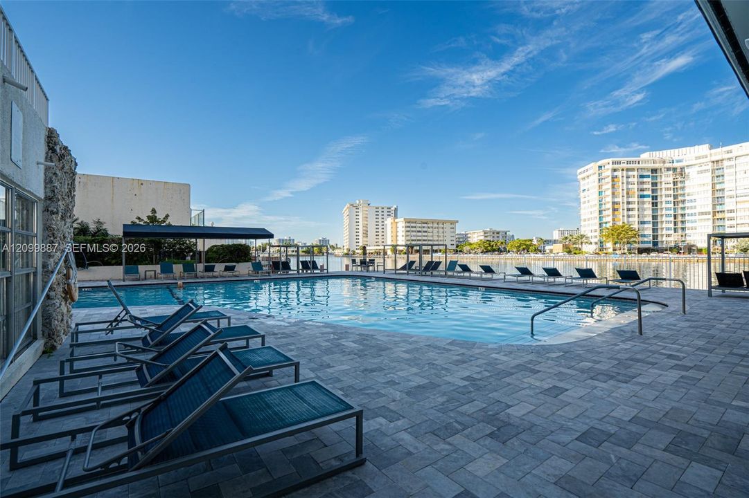 For Sale: $359,000 (2 beds, 2 baths, 1200 Square Feet)