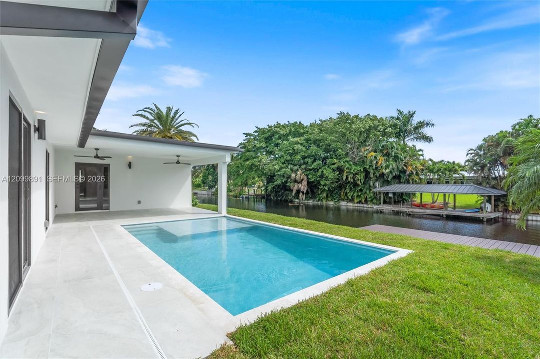 En Venta: $1,745,000 (4 camas, 2 baños, 1827 Pies cuadrados)
