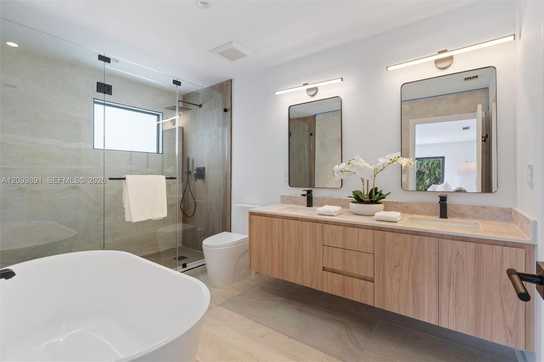 En Venta: $1,745,000 (4 camas, 2 baños, 1827 Pies cuadrados)