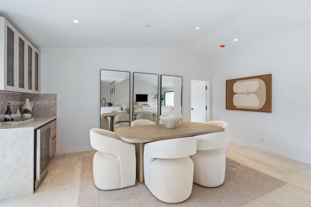 En Venta: $1,745,000 (4 camas, 2 baños, 1827 Pies cuadrados)