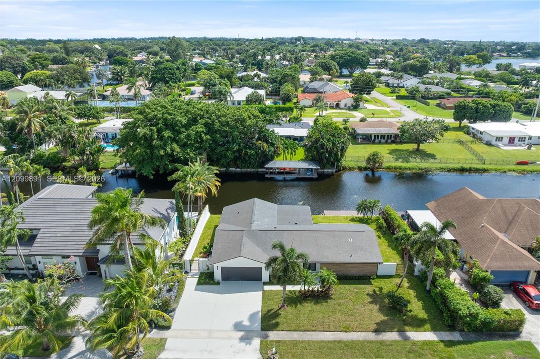 En Venta: $1,745,000 (4 camas, 2 baños, 1827 Pies cuadrados)