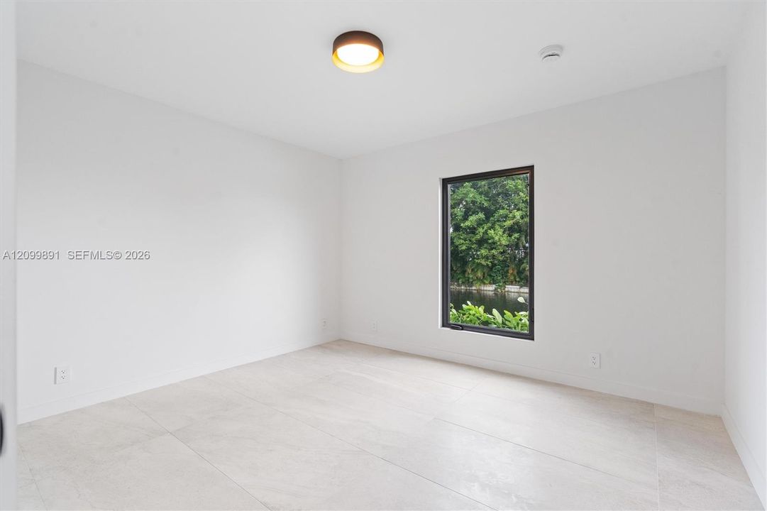 En Venta: $1,745,000 (4 camas, 2 baños, 1827 Pies cuadrados)