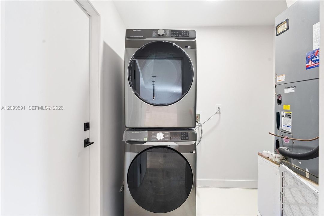 En Venta: $1,745,000 (4 camas, 2 baños, 1827 Pies cuadrados)