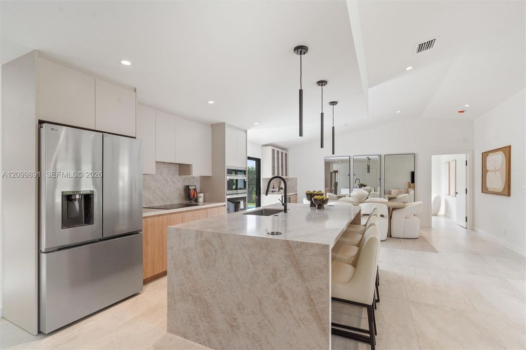 En Venta: $1,745,000 (4 camas, 2 baños, 1827 Pies cuadrados)