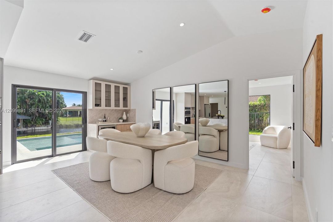En Venta: $1,745,000 (4 camas, 2 baños, 1827 Pies cuadrados)