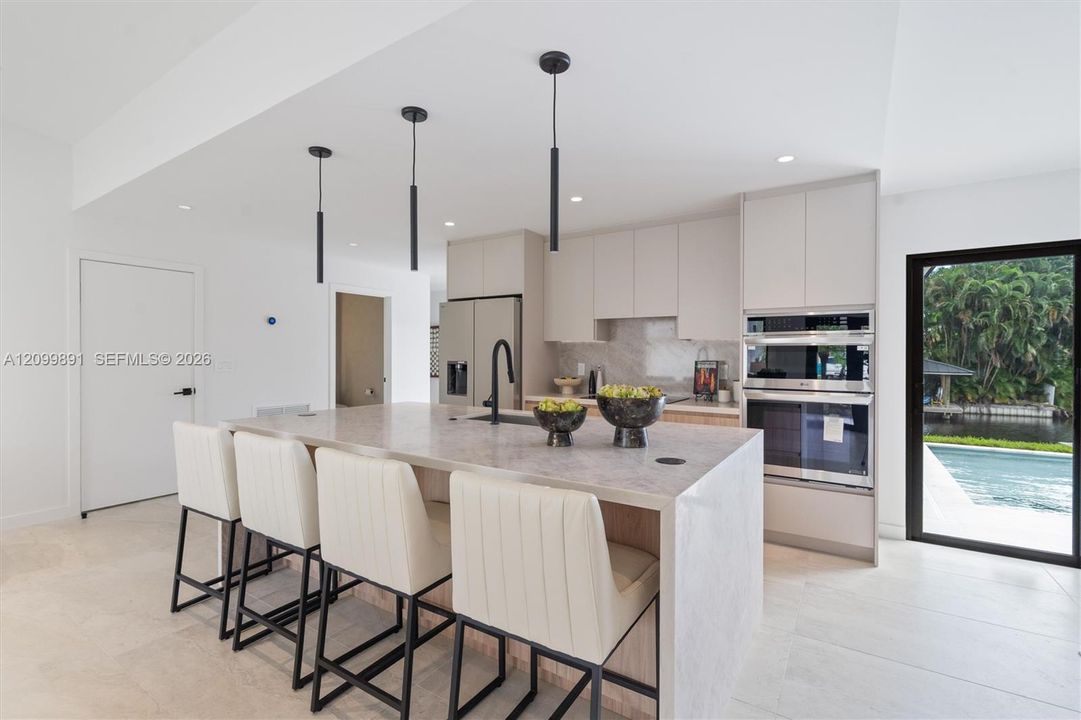 En Venta: $1,745,000 (4 camas, 2 baños, 1827 Pies cuadrados)