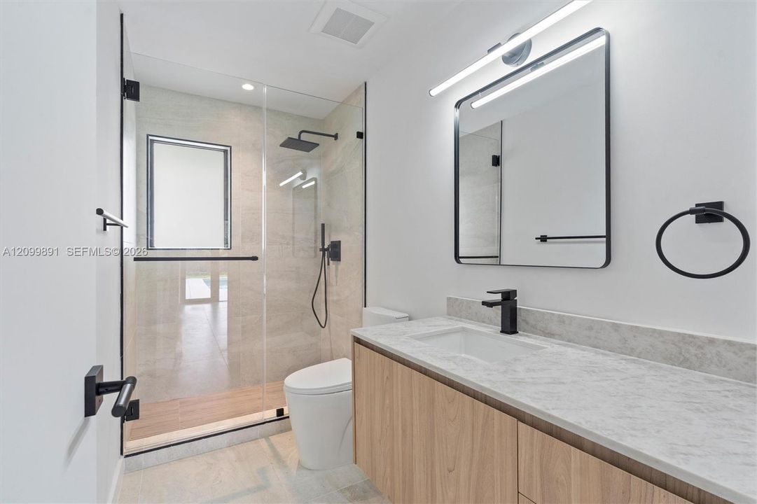 En Venta: $1,745,000 (4 camas, 2 baños, 1827 Pies cuadrados)