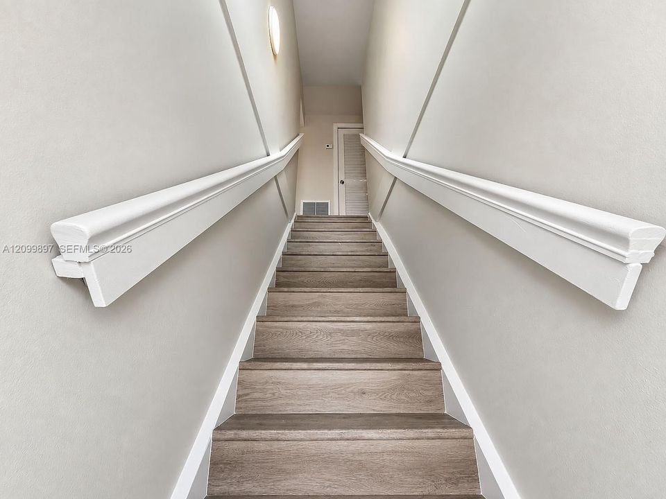Entry to 2nd Floor