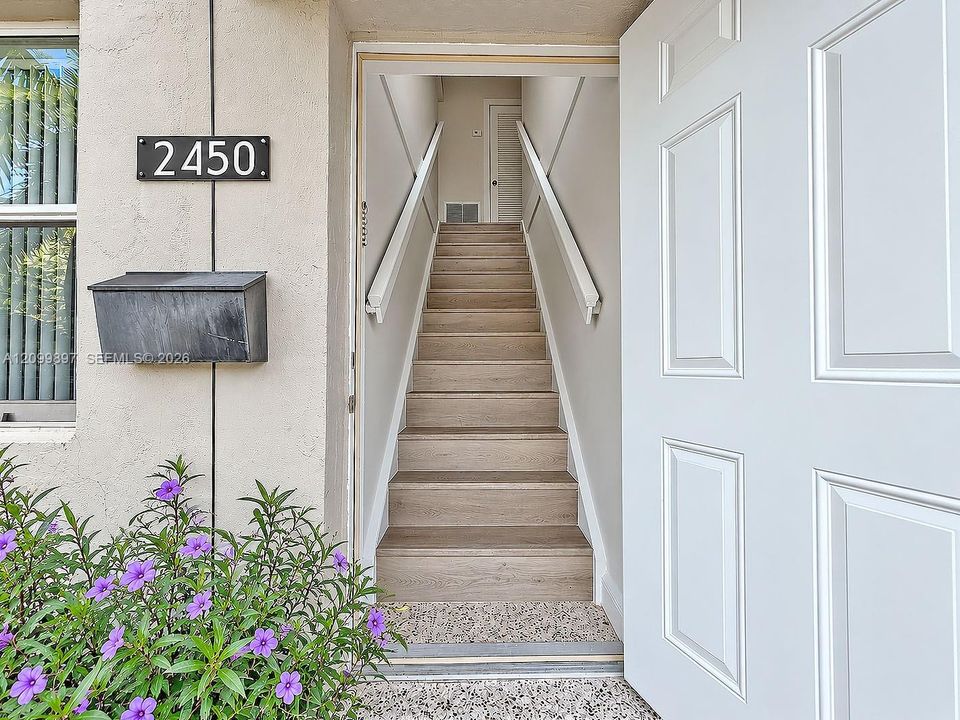 Entry to 2nd Floor