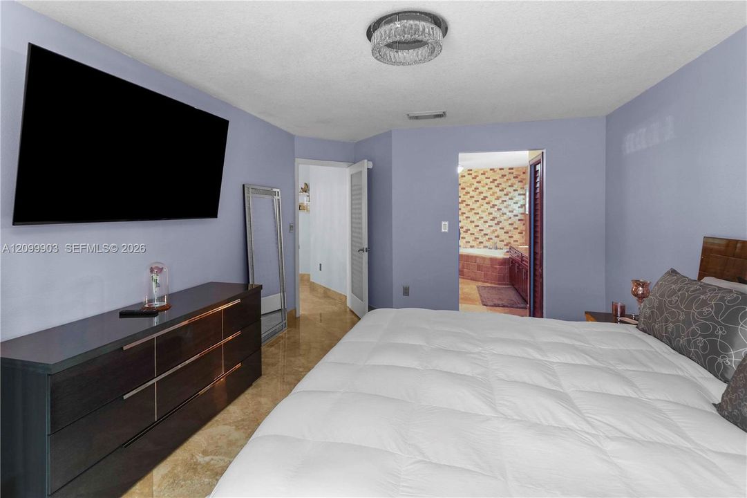 En Venta: $970,000 (3 camas, 2 baños, 1922 Pies cuadrados)
