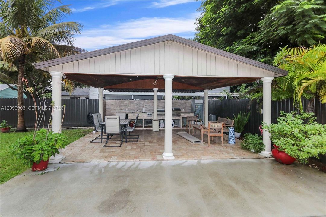 En Venta: $970,000 (3 camas, 2 baños, 1922 Pies cuadrados)
