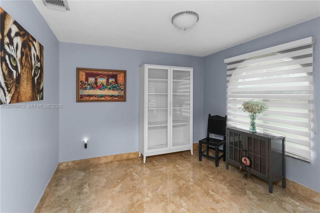 En Venta: $970,000 (3 camas, 2 baños, 1922 Pies cuadrados)