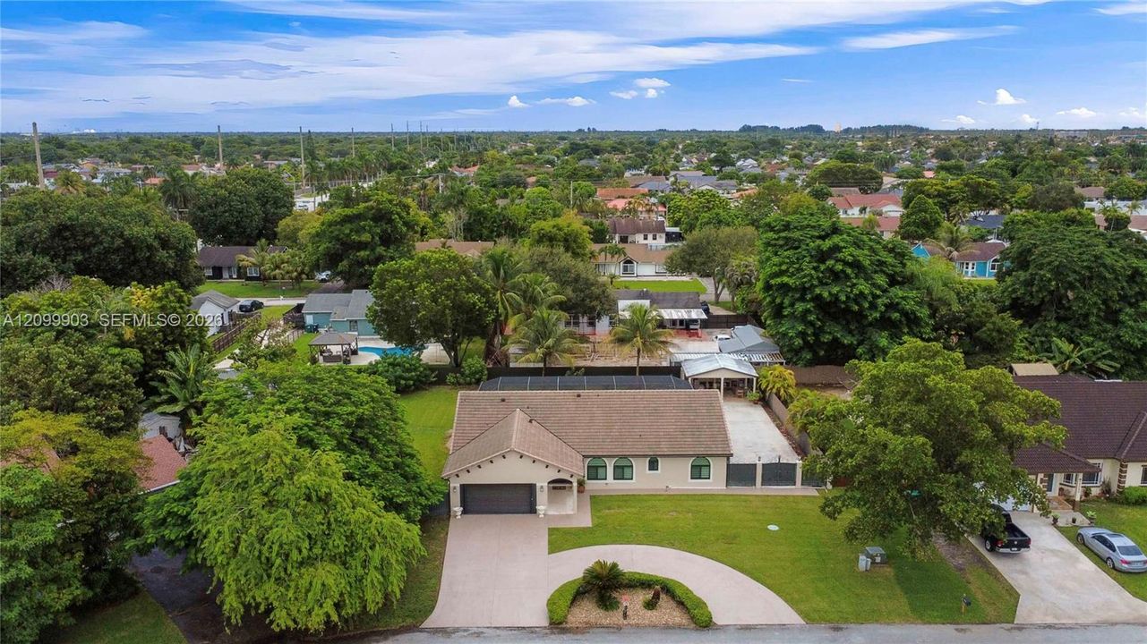 En Venta: $970,000 (3 camas, 2 baños, 1922 Pies cuadrados)
