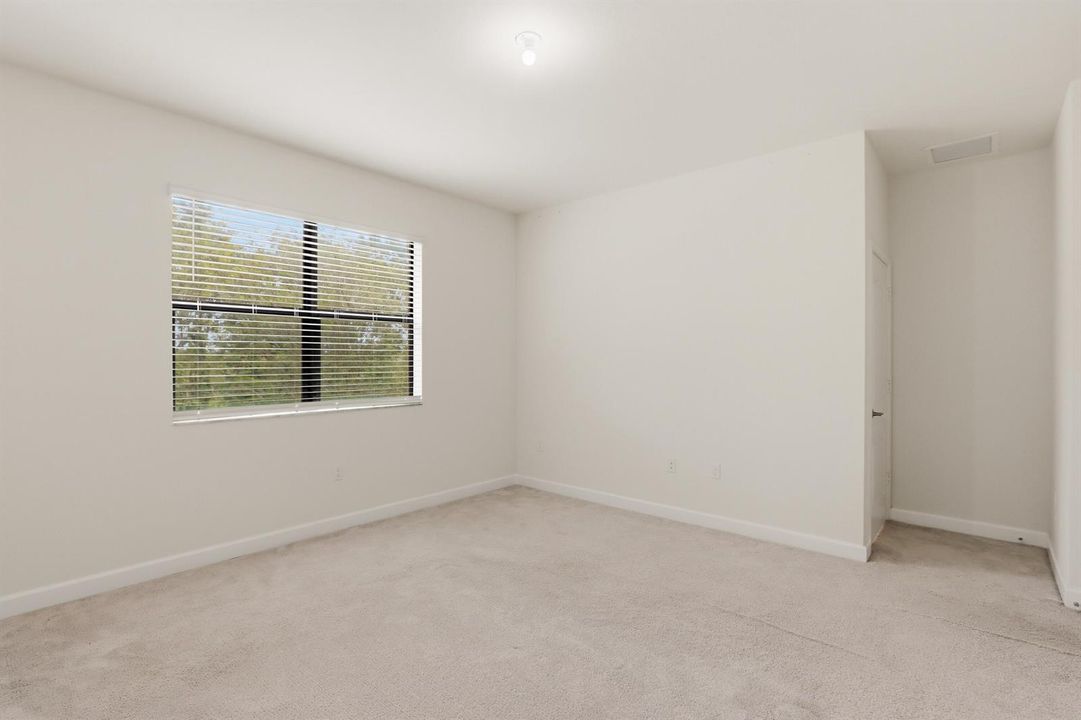 23_primary bedroom