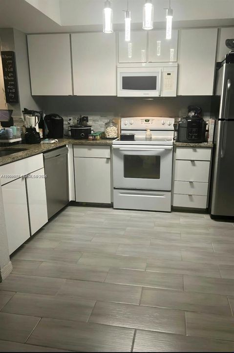 В аренду: $2,950 (3 спален, 3 ванн, 1285 Квадратных фут)