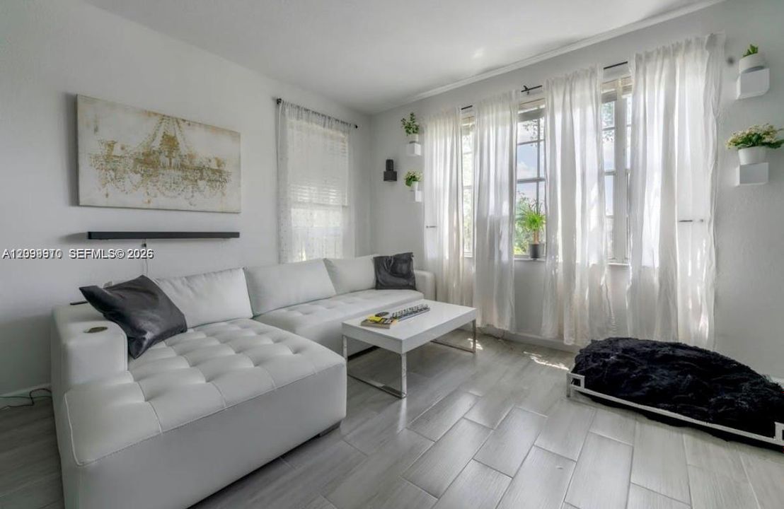 В аренду: $2,950 (3 спален, 3 ванн, 1285 Квадратных фут)