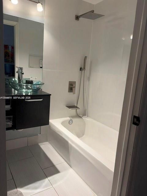 В аренду: $2,950 (3 спален, 3 ванн, 1285 Квадратных фут)