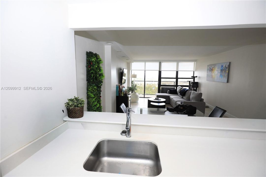 En Venta: $495,000 (2 camas, 2 baños, 990 Pies cuadrados)