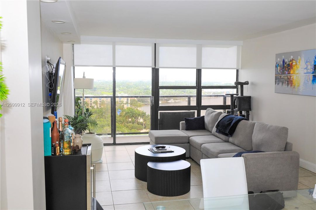En Venta: $495,000 (2 camas, 2 baños, 990 Pies cuadrados)