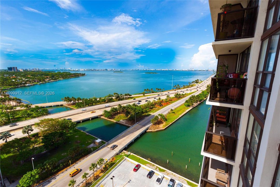 En Venta: $495,000 (2 camas, 2 baños, 990 Pies cuadrados)