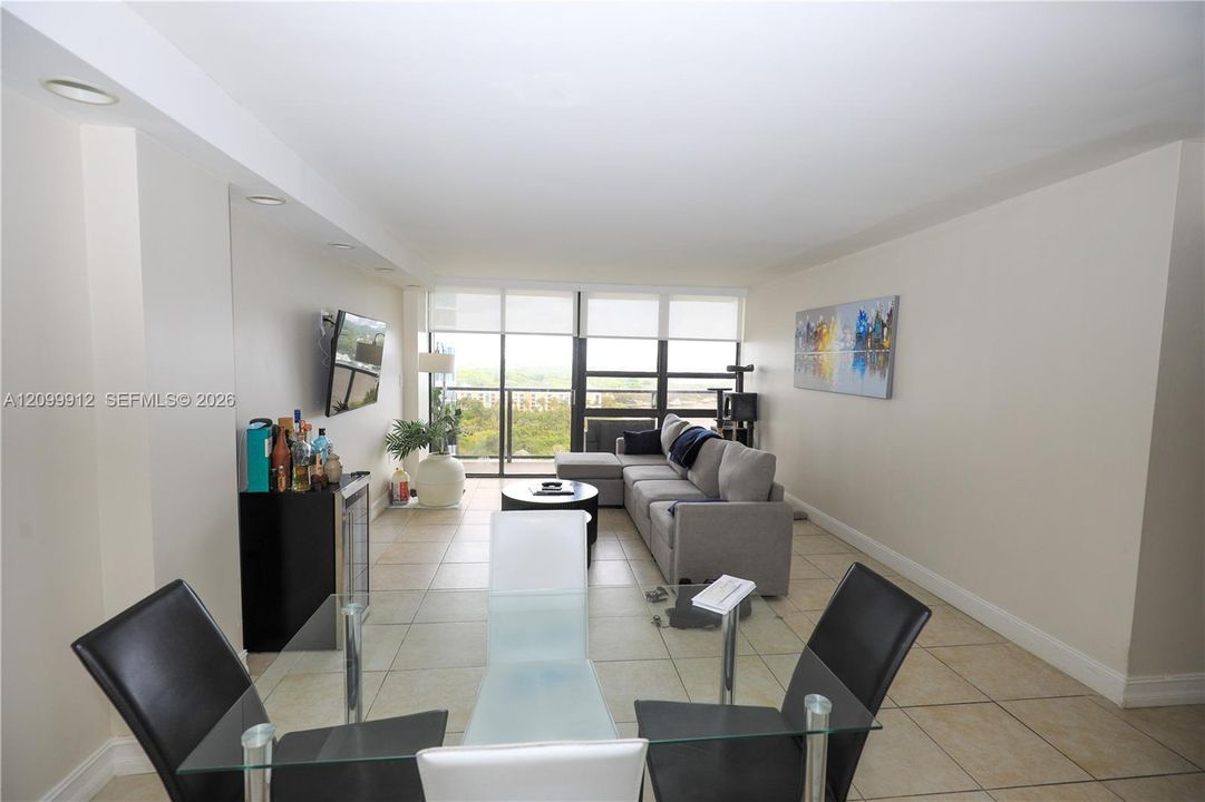 En Venta: $495,000 (2 camas, 2 baños, 990 Pies cuadrados)