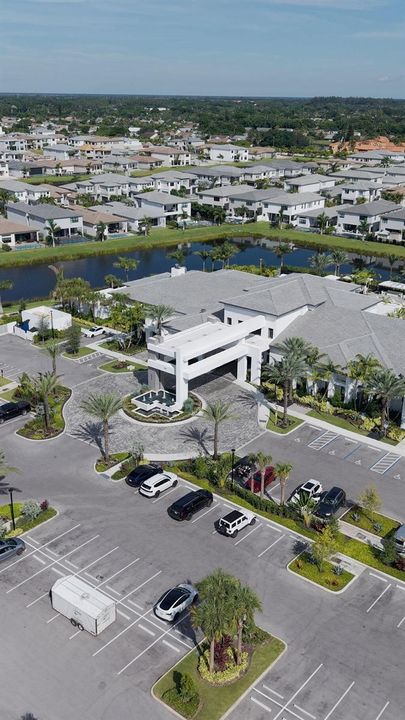 39,000 SF Amenities Center