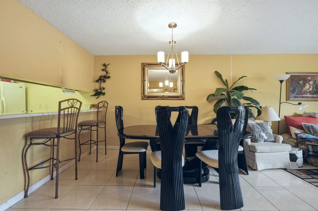 5-web-or-mls-8620-n-sherman-cir-204