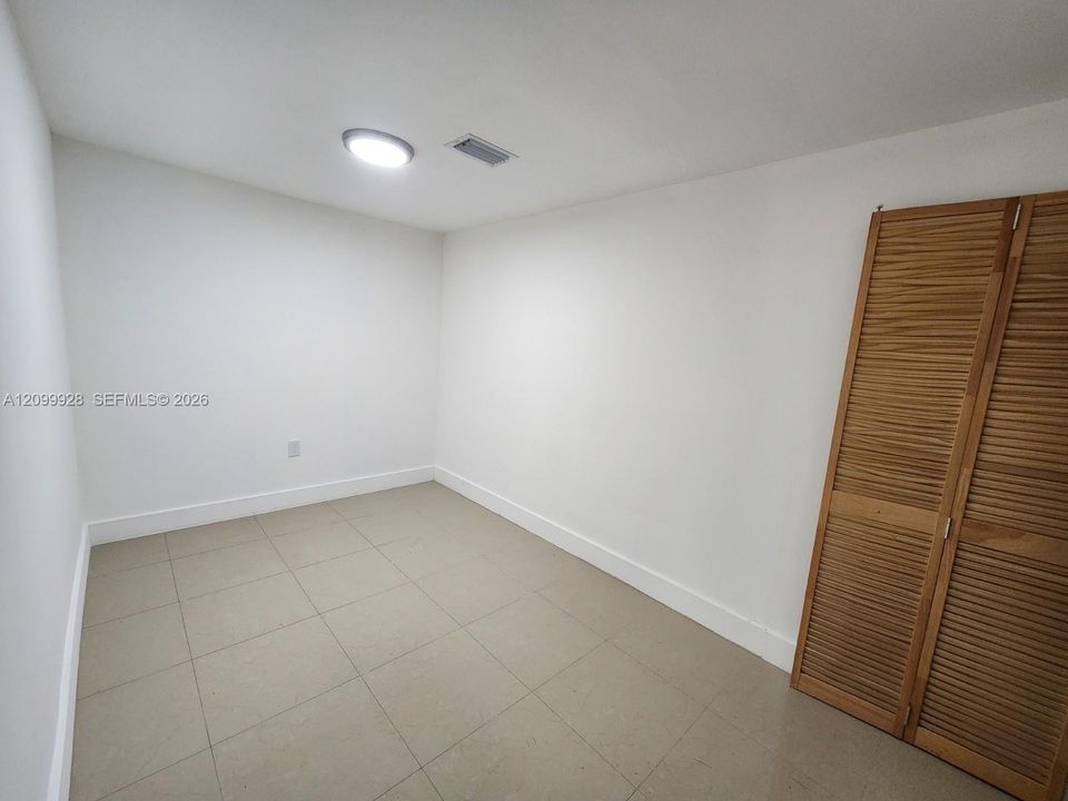В аренду: $2,150 (2 спален, 1 ванн, 900 Квадратных фут)