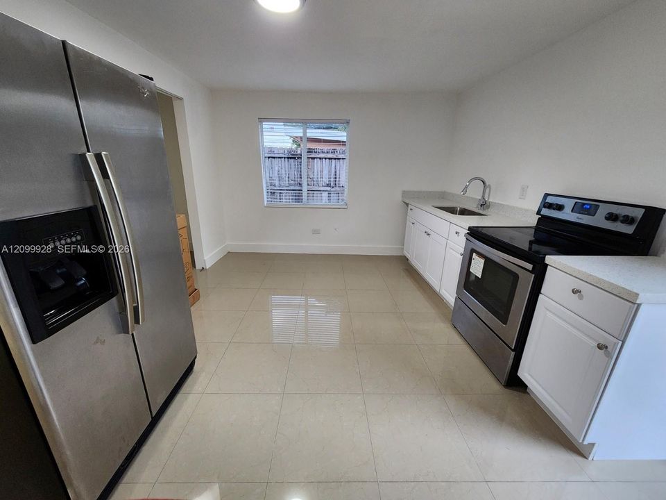 В аренду: $2,150 (2 спален, 1 ванн, 900 Квадратных фут)
