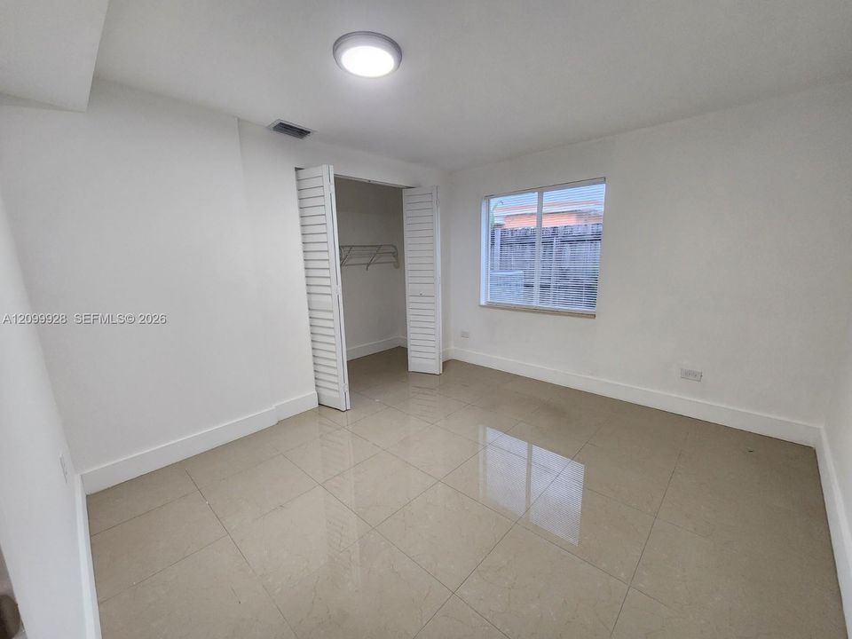 В аренду: $2,150 (2 спален, 1 ванн, 900 Квадратных фут)