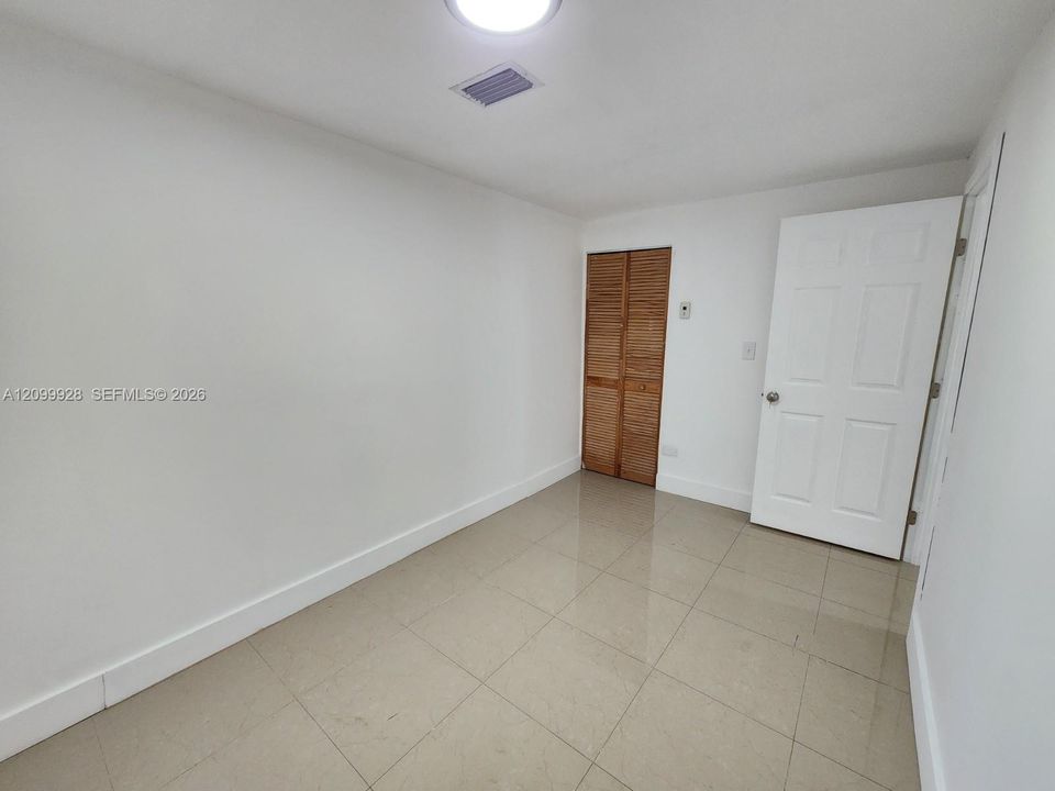 В аренду: $2,150 (2 спален, 1 ванн, 900 Квадратных фут)