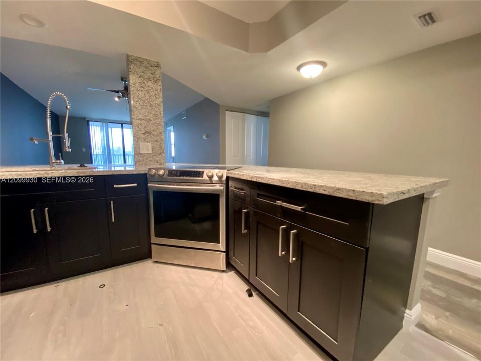 В аренду: $2,595 (2 спален, 2 ванн, 920 Квадратных фут)
