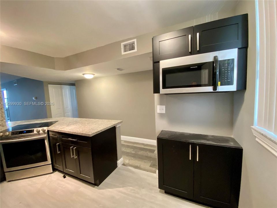 В аренду: $2,595 (2 спален, 2 ванн, 920 Квадратных фут)