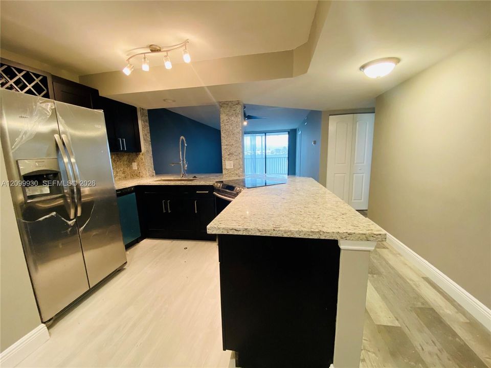 В аренду: $2,595 (2 спален, 2 ванн, 920 Квадратных фут)