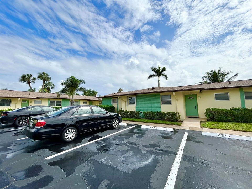 PARKING IN FRONT OF VILLA