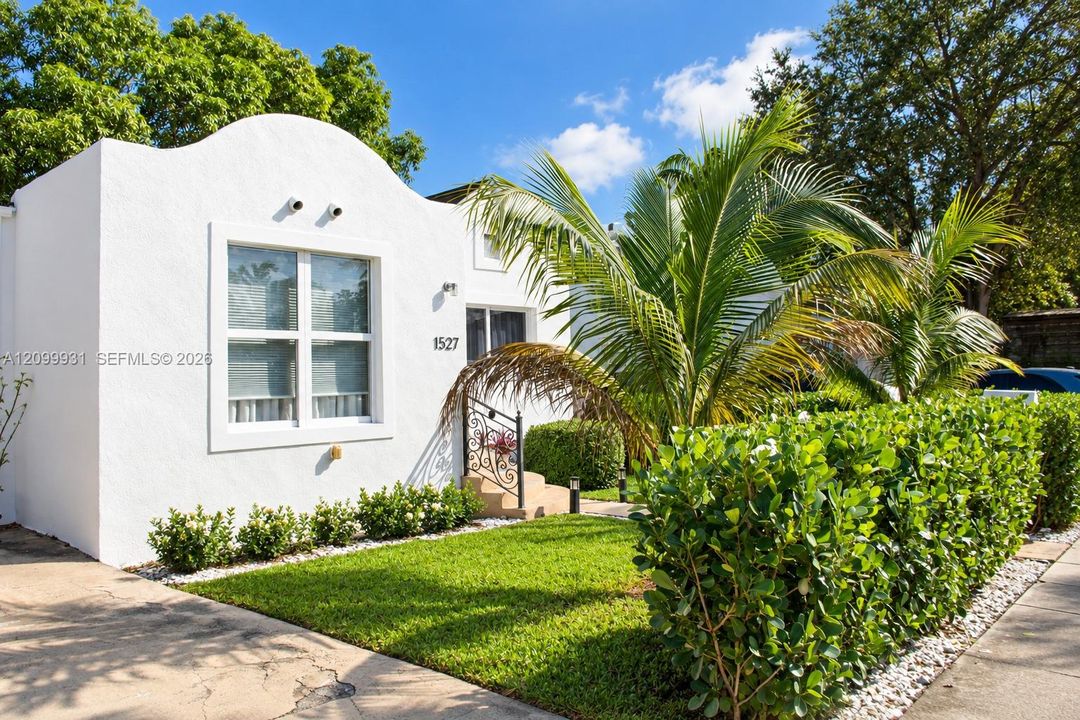 En Venta: $1,075,000 (4 camas, 3 baños, 1106 Pies cuadrados)