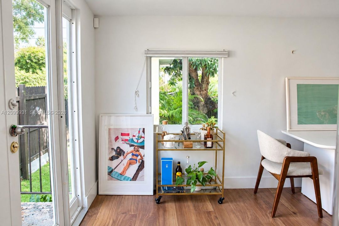 En Venta: $1,075,000 (4 camas, 3 baños, 1106 Pies cuadrados)