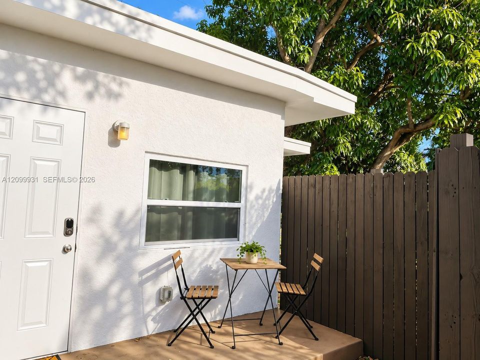 En Venta: $1,075,000 (4 camas, 3 baños, 1106 Pies cuadrados)