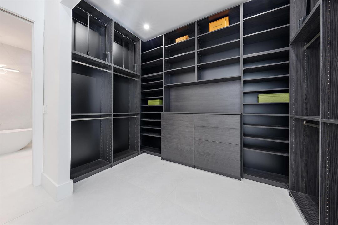 18622 Lakeside Gardens Dr-11
