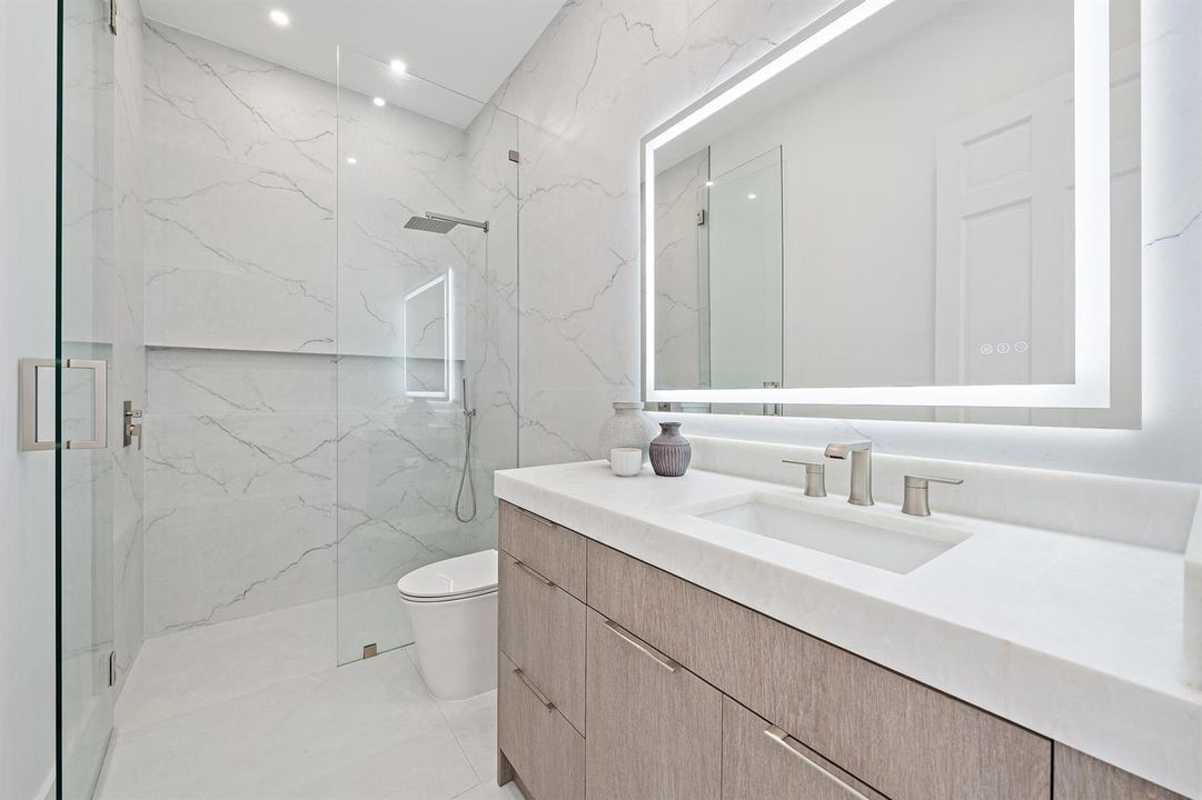 18622 Lakeside Gardens Dr-29